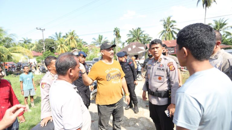 Kapolda Aceh “Menerobos” Lumpur dan Banjir  tiba di Tamiang, pastikan penanganan banjir berjalan cepat dan terkoordinasi.