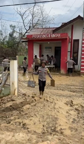 Polres Langsa Bersama PLN dan Warga Laksanakan Aksi Kemanusiaan Pascabanjir di Aceh Tamiang