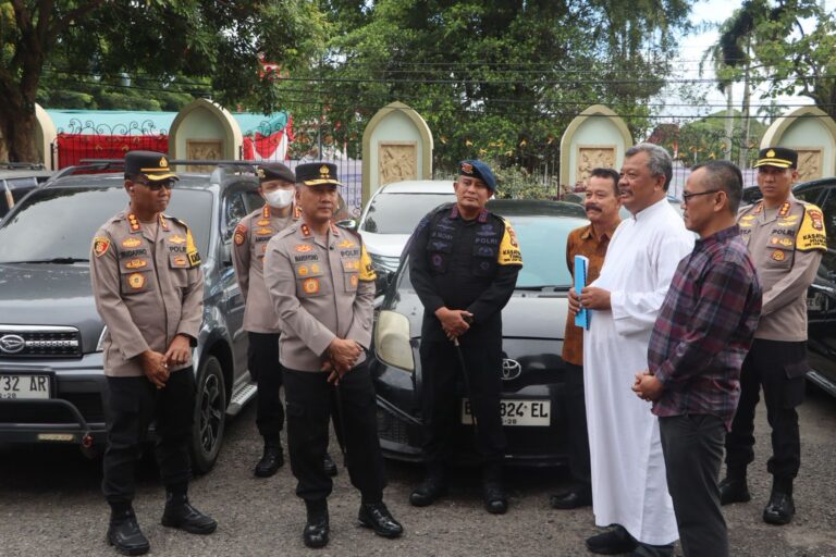 Pastikan Kondusivitas Natal, Kapolda Bengkulu Bersama PJU Tinjau Sejumlah Gereja