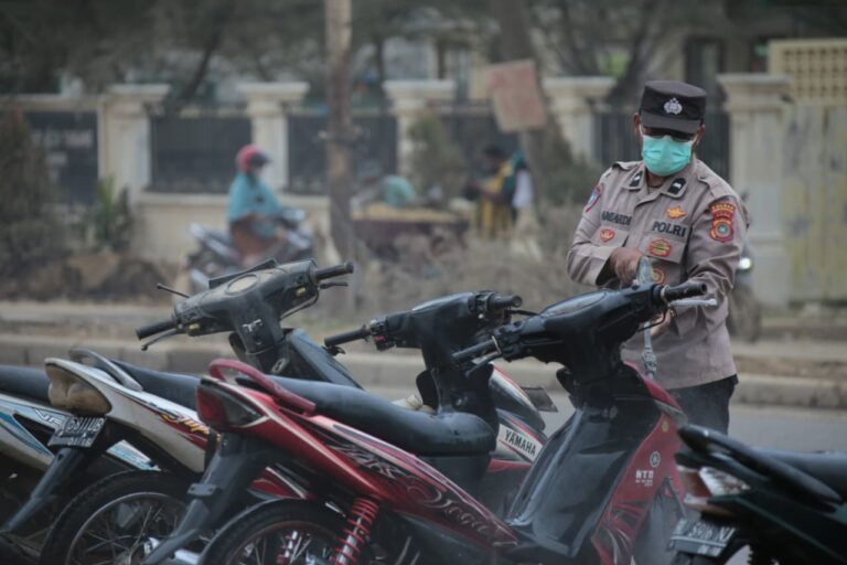 Polri Hadir di Tengah Bencana, Tim SAR Pasukan Pelopor Bantu Warga Terdampak Banjir