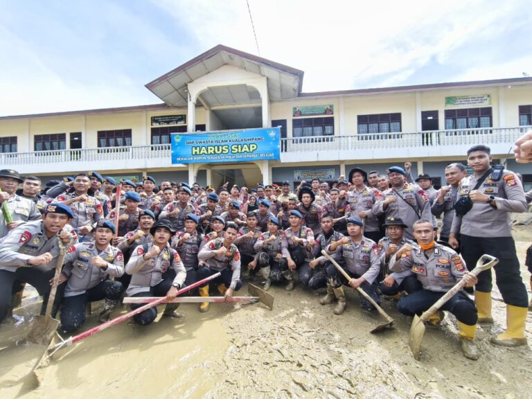 Kapolri Tinjau Aceh Tamiang, Targetkan Sekolah Bisa Segera Beroperasi