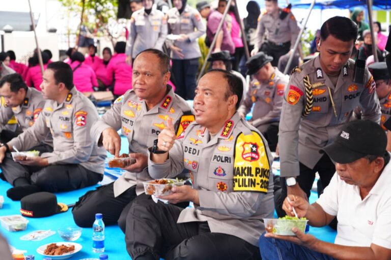 Wakapolri Tinjau Dapur Umum Bhayangkari dan Resmikan Sumur Bor di Huntara Asam Pulau