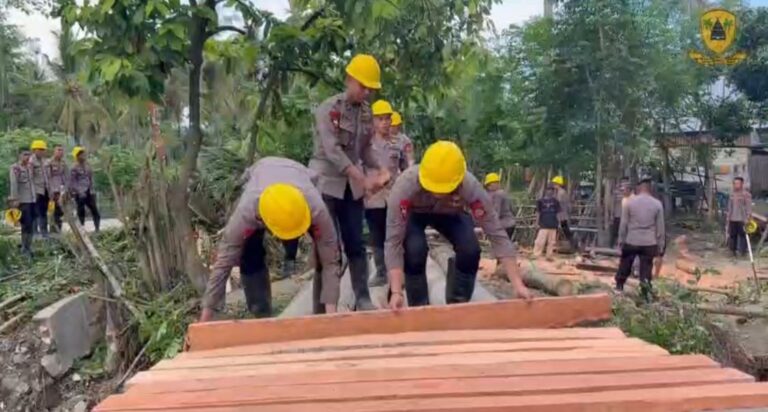 Brimob Polda Sulteng Bangun Jembatan Sementara Penghubung Wani 3–Labuan Kungguma