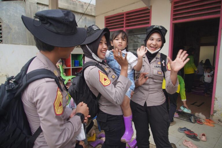 Taruni Akpol Gelar Trauma Healing bagi Siswa TK Bhayangkari Terdampak Banjir di Aceh Tamiang