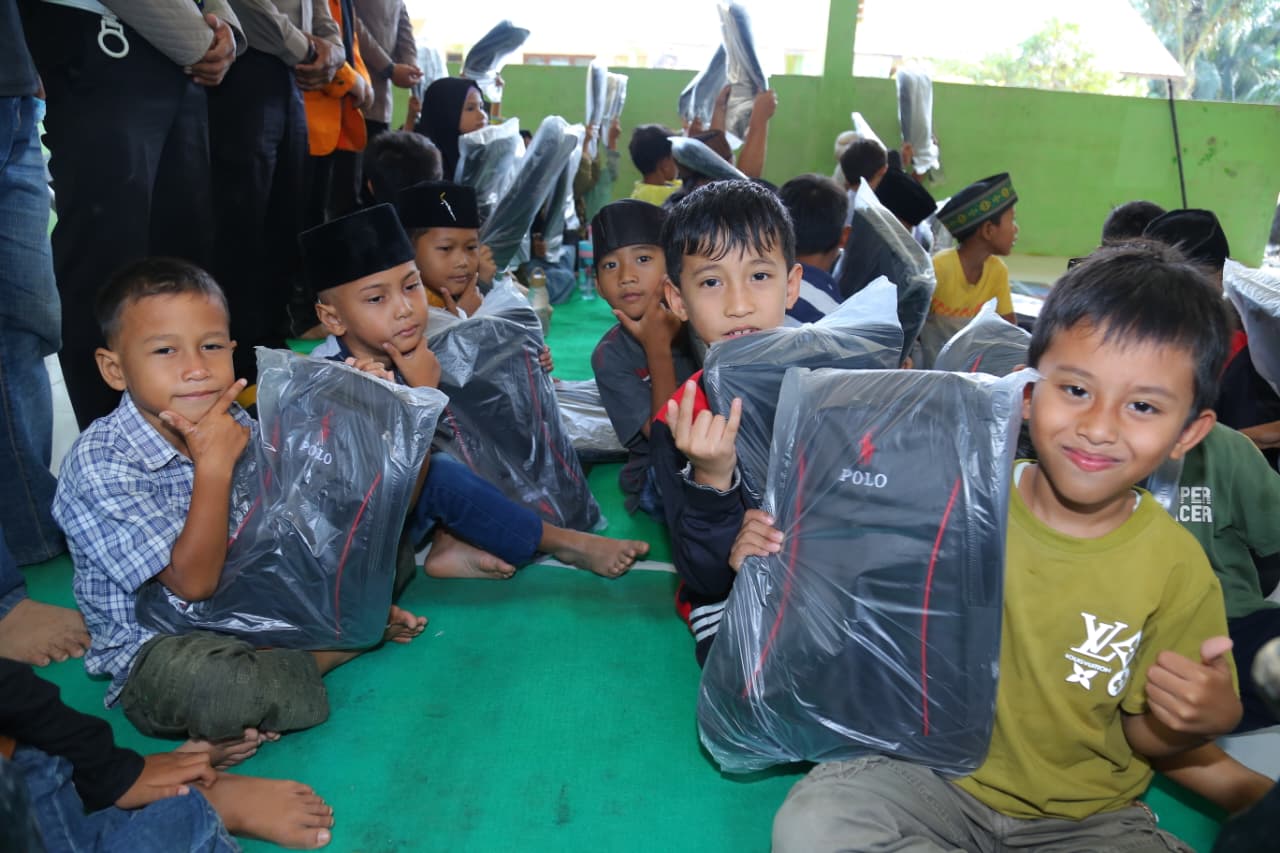 Dari Kepedulian untuk Masa Depan: Polri–Universitas Jambi Bantu Pelajar Aceh Tamiang