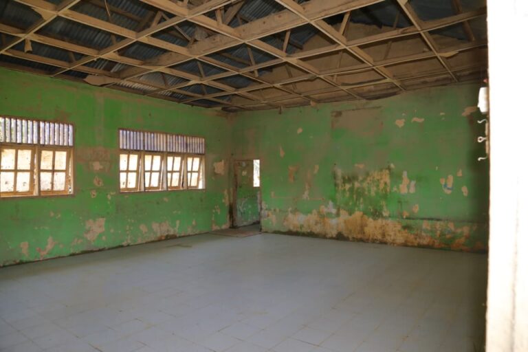 Bersihkan SD Negeri 4 Kuala Simpang, Taruna Ingin Siswa Bisa Segera Bersekolah Normal