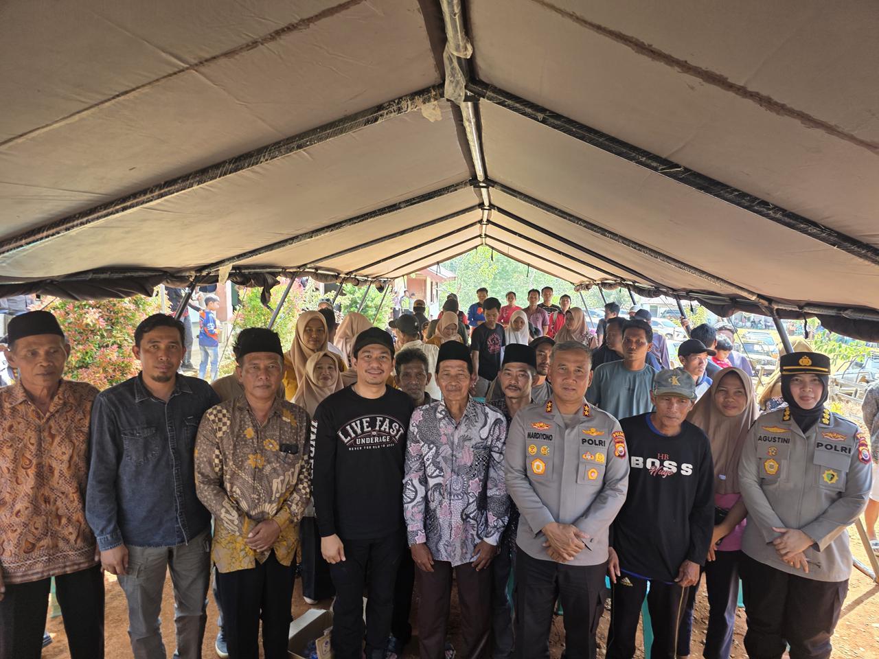 Kapolda Bengkulu Pimpin Offroad Jelajah Berkah Bhayangkara ke 2 di Batik Nau, Bengkulu Utara : Salurkan Bansos untuk Warga Terpencil