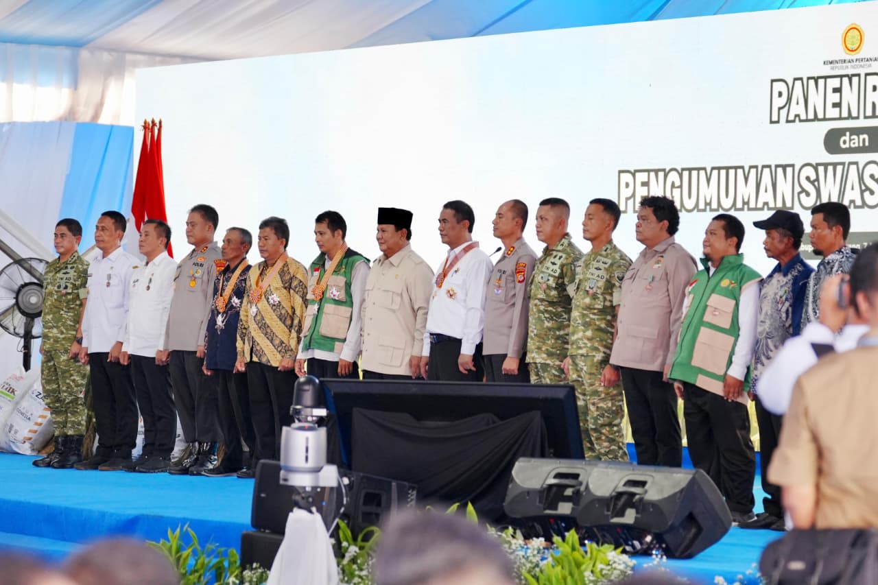 Presiden Prabowo Anugerahkan Tanda Kehormatan kepada Polri atas Dukungan Ketahanan Pangan Nasional