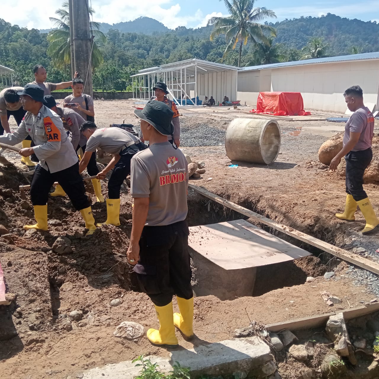 Polres Padang Pariaman Gencarkan Pembangunan Sumur Cincin di Hunian Sementara Warga Anduriang
