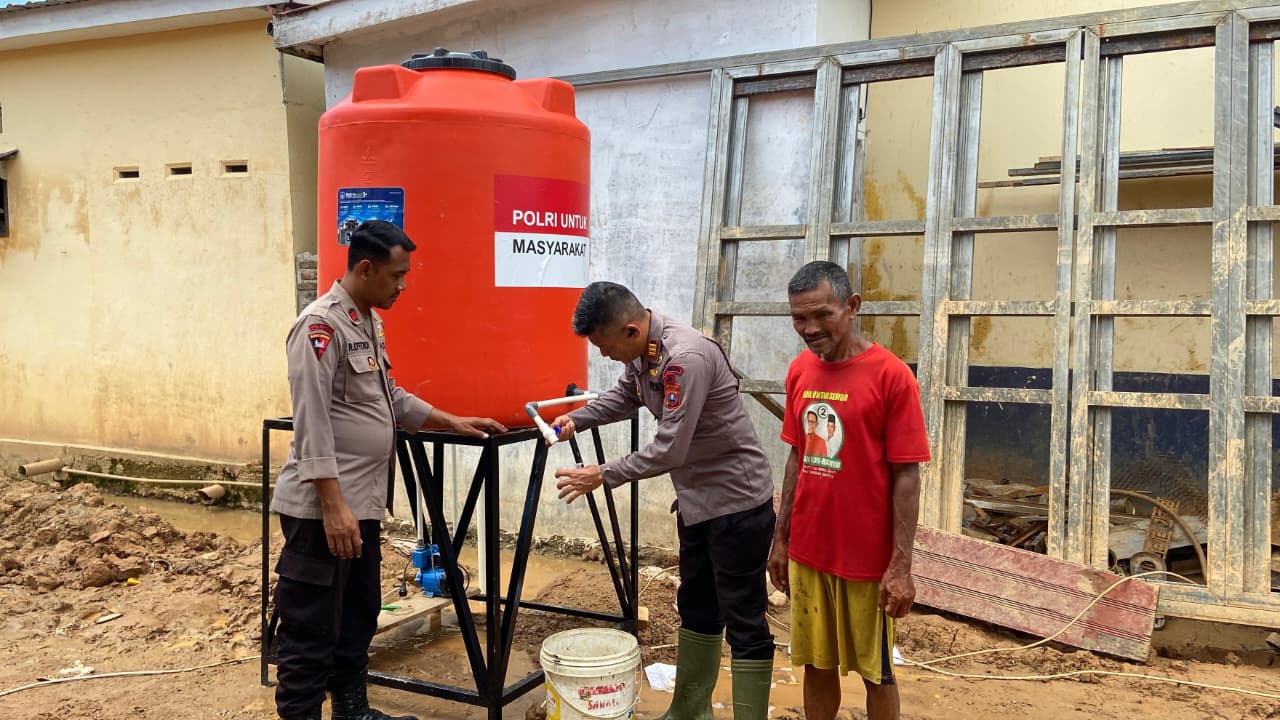 Pulihkan Kehidupan Pascabanjir, Brimob Batalyon C Bersinergi Bangun Air Bersih dan Fasilitas Warga di Batang Toru