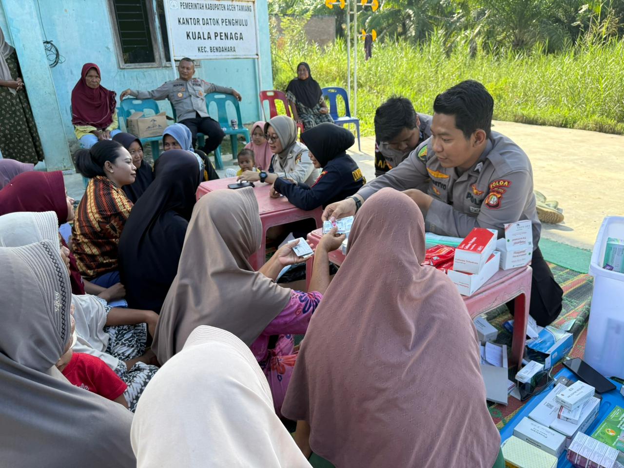 Polri Hadir Menyentuh dari Pintu ke Pintu: Layanan Kesehatan dan Home Visit Ringankan Derita Warga Terdampak Banjir Aceh Tamiang