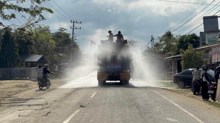 Aksi Humanis Polres Pidie Jaya Tuai Apresiasi Warga, Debu Pascabanjir Berhasil Dikendalikan