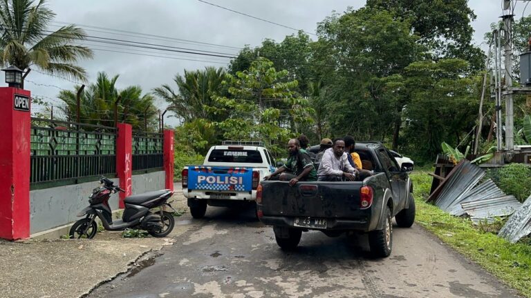 Korowai Memanggil Nurani : Solidaritas Warga Menguat di Tengah Penembakan Pilot, Empat Pelaku Diamankan dan Pengamanan Bandara Diperketat