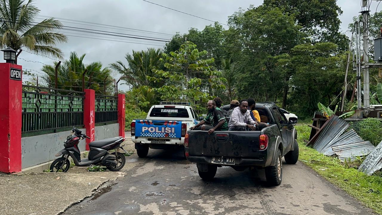 Korowai Memanggil Nurani : Solidaritas Warga Menguat di Tengah Penembakan Pilot, Empat Pelaku Diamankan dan Pengamanan Bandara Diperketat