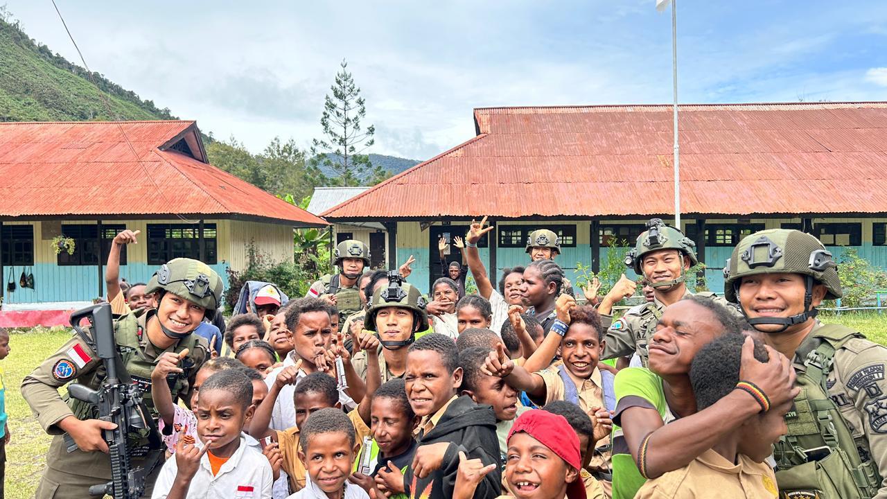 Satgas Ops Damai Cartenz 2026 Latih Disiplin dan Karakter Siswa SD Dondobaga di Mulia