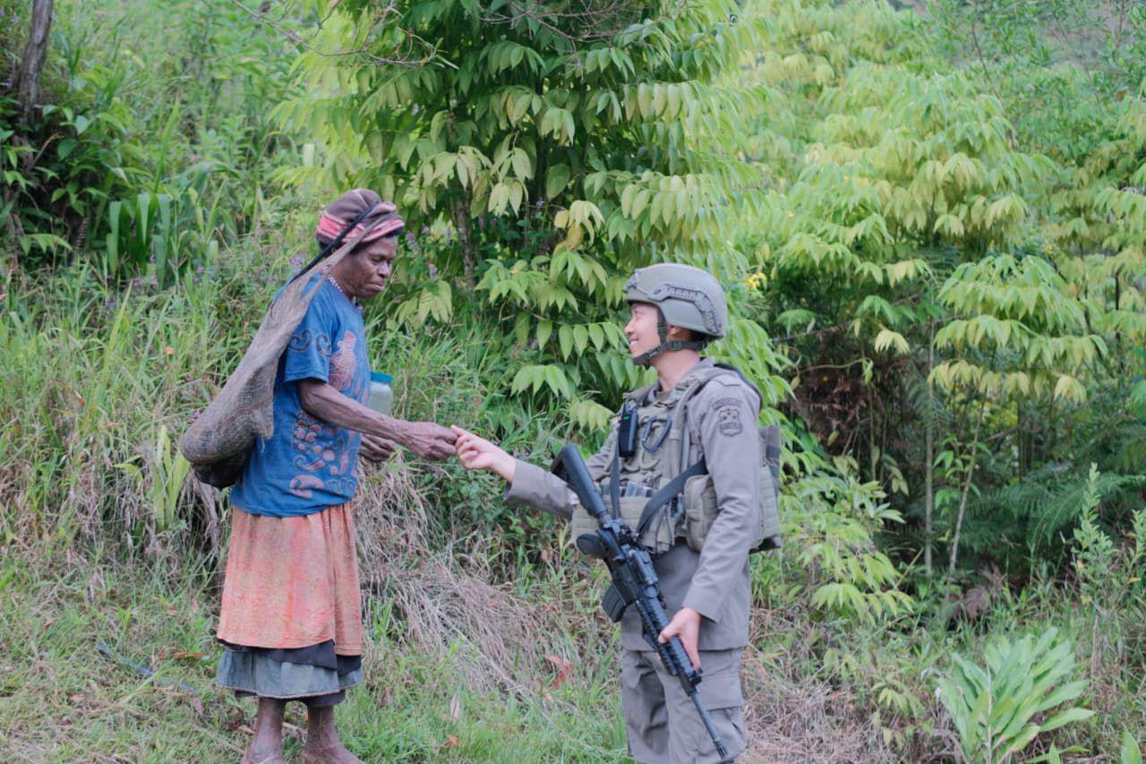 Satgas Ops Damai Cartenz-2026 Perkuat Pendekatan Humanis Lewat Patroli Sambang di Kiwirok