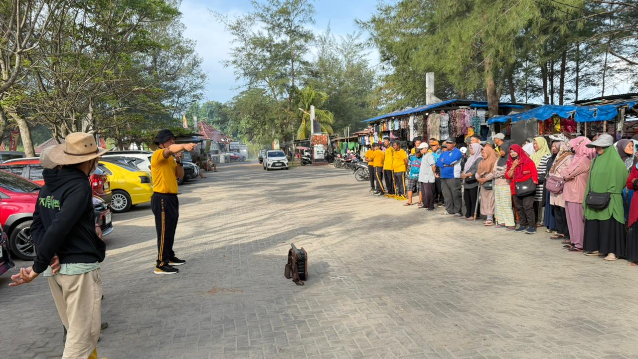 Polsek Teluk Segara Dukung Program ASRI dan GEMPAR lewat Aksi Bersih Pantai Jakat pasca Libur Hari Raya ID