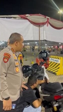 Polri Siaga dan Humanis, Dampingi Pemudik Terima Kabar Duka Saat Mudik