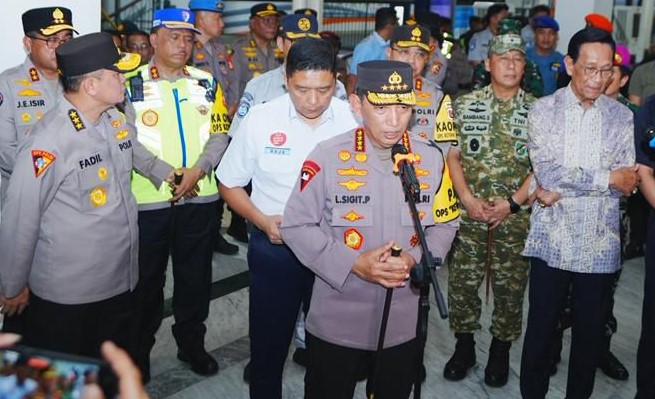 Tinjau Stasiun Tugu DIY, Kapolri Pastikan Puncak Arus Mudik Berjalan Aman