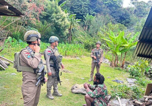 Patroli Humanis di Puncak Jaya : Satgas Damai Cartenz Bangun Kepercayaan Warga dari Kampung ke Kampung