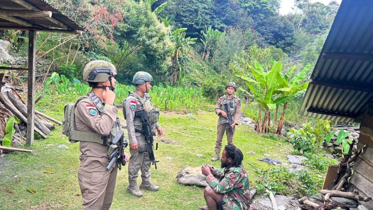 Patroli Humanis di Puncak Jaya : Satgas Damai Cartenz Bangun Kepercayaan Warga dari Kampung ke Kampung