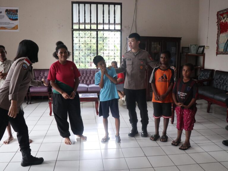 Satgas Damai Cartenz perkuat kepedulian untuk anak Papua lewat bakti sosial di panti asuhan