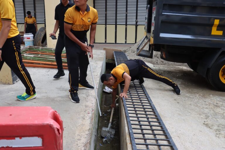 Gerakan Nasional Indonesia Asri  ( AMAN - SEHAT - RESIK - INDAH ) di Polresta Bengkulu