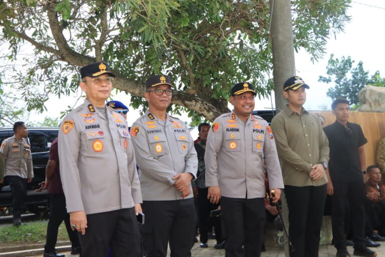 Polri Bersama Petani Jagung Tuban Bersiap Sambut Kehadiran Presiden RI pada Panen Raya