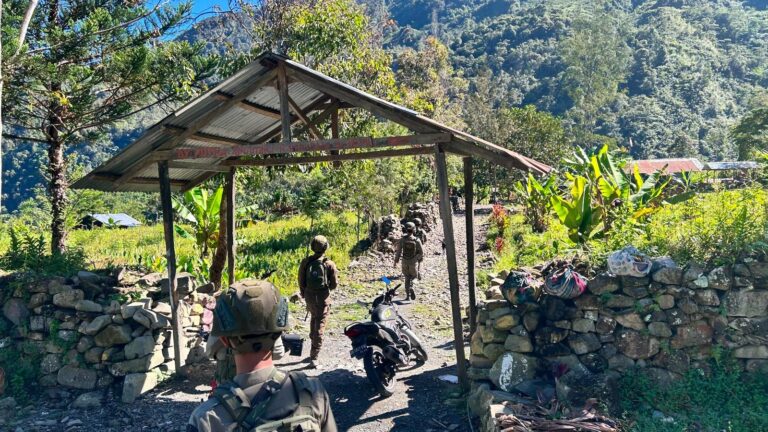 Satgas Damai Cartenz Perkuat Kedekatan dengan Warga melalui Patroli Dialogis di Talilime